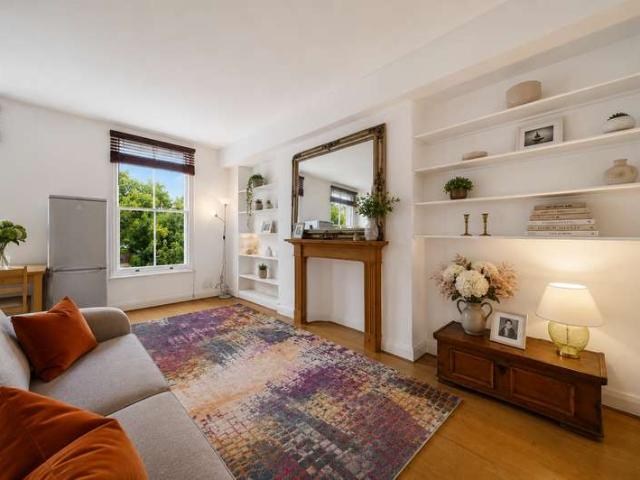 Flat for sale in North Kensington, Greater London