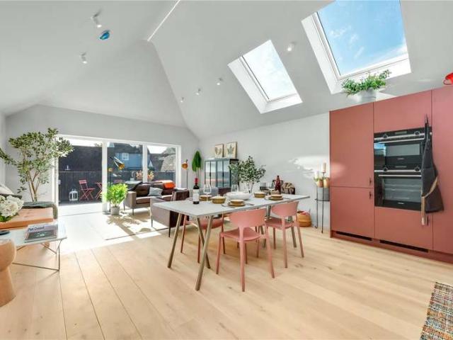 Flat for sale in Farnham, Waverley
