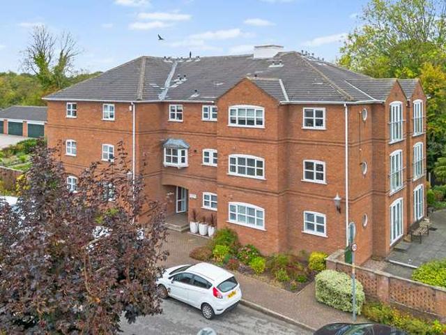 Flat for sale in Thelwall, Warrington