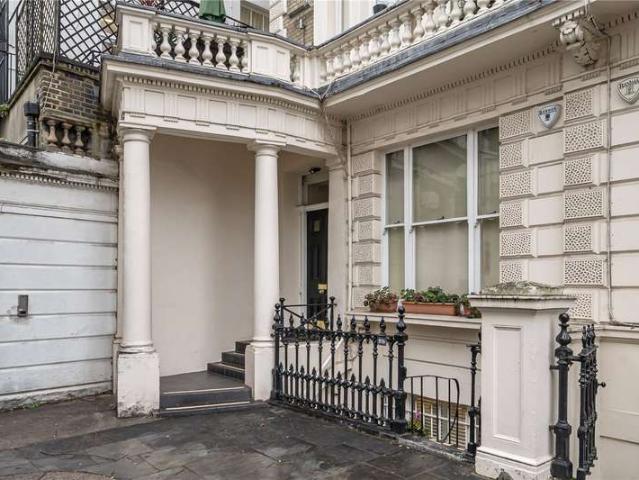 Flat for sale in Royal Borough of Kensington and Chelsea, Greater London