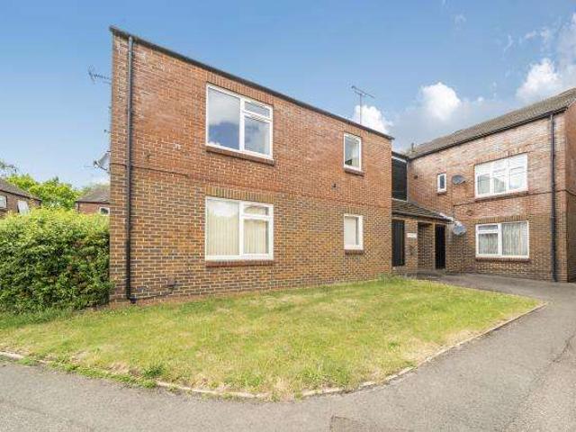 Flat for sale in Berrick Salome, Oxfordshire