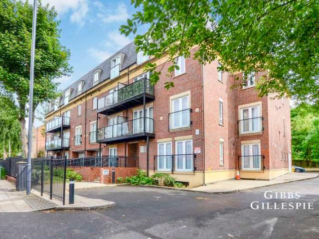 Flat for rent in Pinner, Greater London