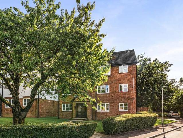 Flat for sale in Watford Rural, Batchworth