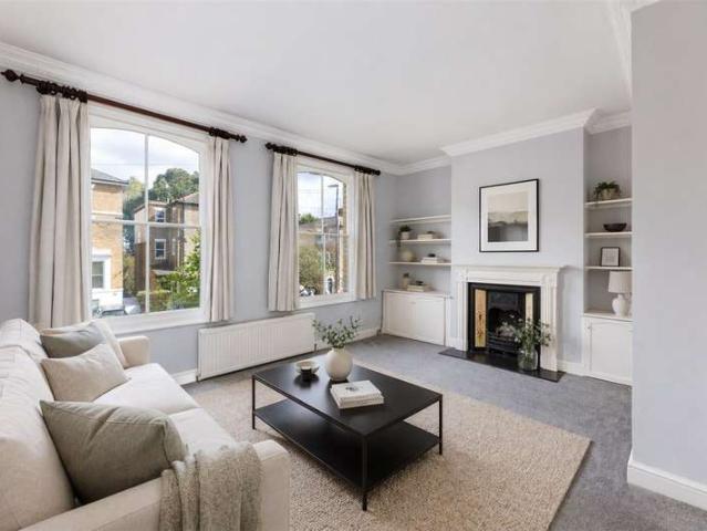 Flat for sale in Southfields, Greater London