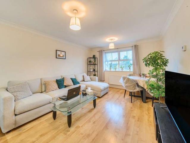 Flat for sale in Kenton, Greater London