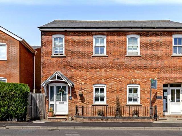 Flat for sale in Five Acres, Hertfordshire