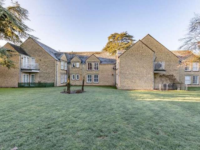 Flat for sale in Evershot, Oxfordshire