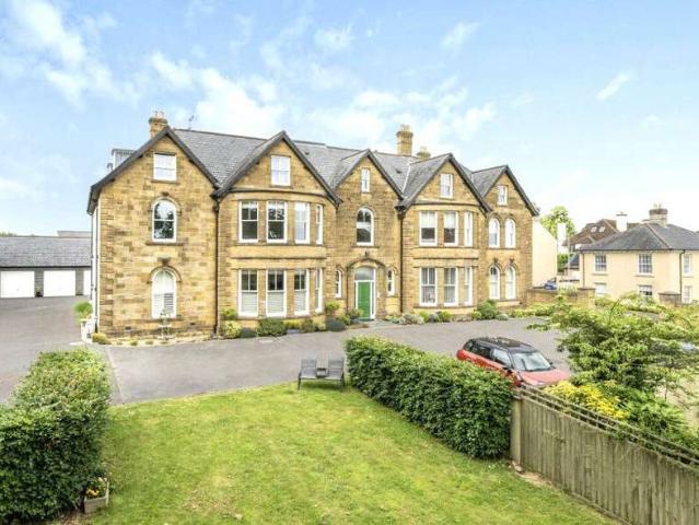Flat for sale in Yeovil, Somerset