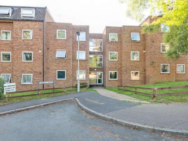 Flat for sale in Kings Hill, Colliers End