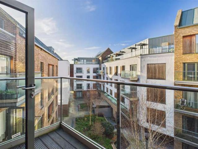 Flat for sale in Wapping Wharf, Feckenham