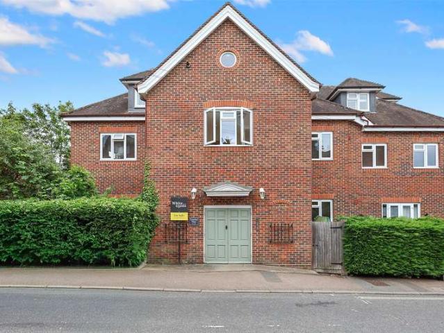 Flat for sale in Rose Hill, Pachesham Park
