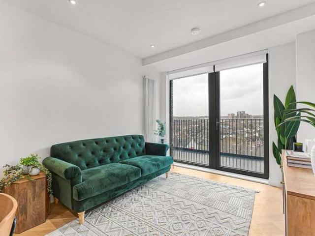 Flat for sale in Harringay, Harringay