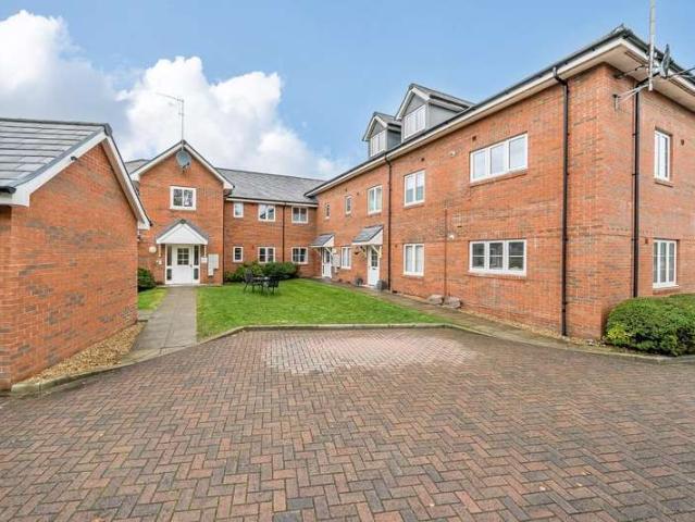 Flat for sale in Bolton Low Houses, Hampshire