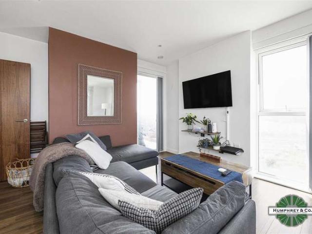 Flat for sale in London Borough of Waltham Forest, Greater London