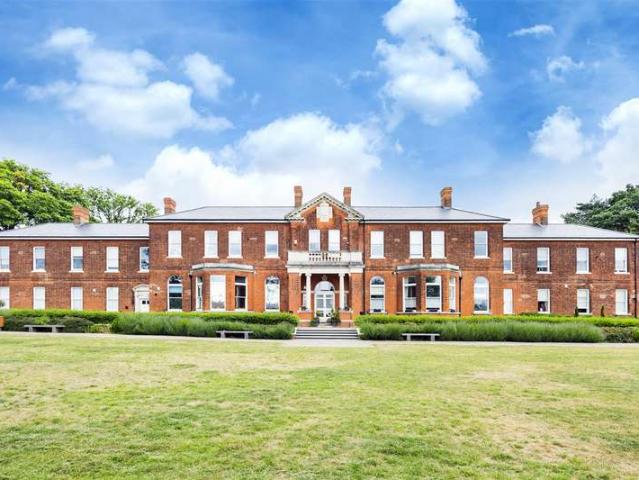 Flat for sale in West Finchley, Greater London