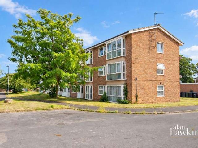 Flat for sale in Royal Wootton Bassett, Wiltshire