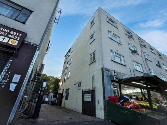 Flat for sale in London Borough of Merton, Mitcham