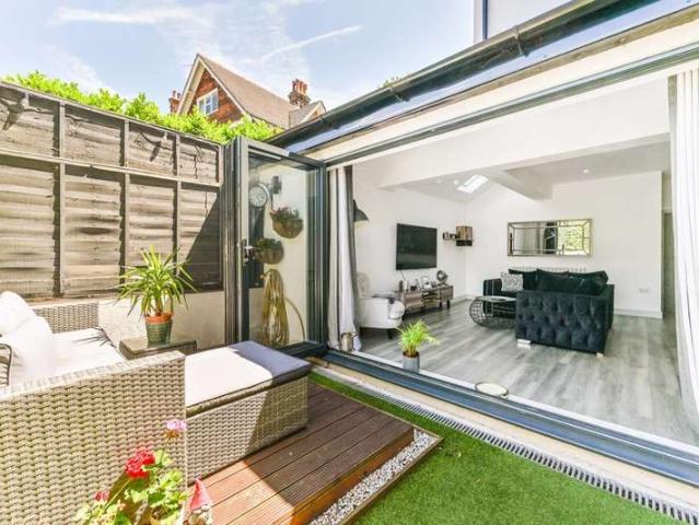 Flat for sale in Sanderstead, Sanderstead