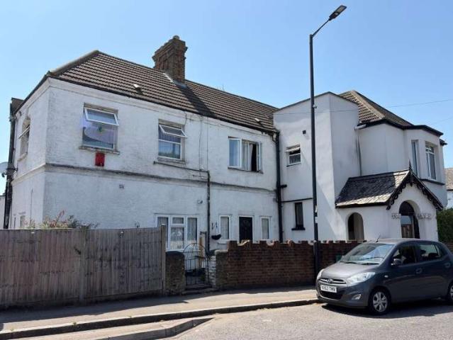 Flat for sale in Edmonton, Greater London