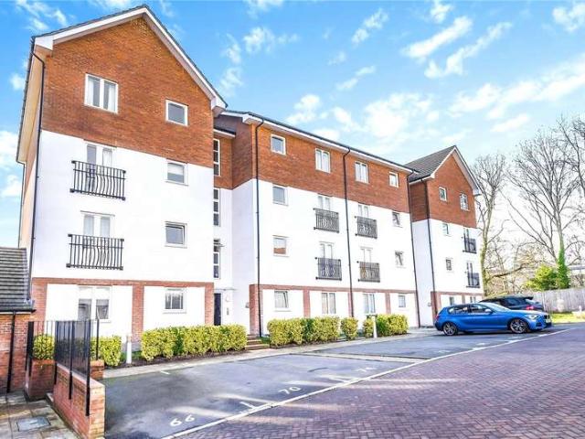 Flat for rent in Uxbridge, London Borough of Hillingdon