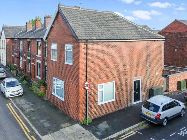 Flat for rent in Leigh, Wigan