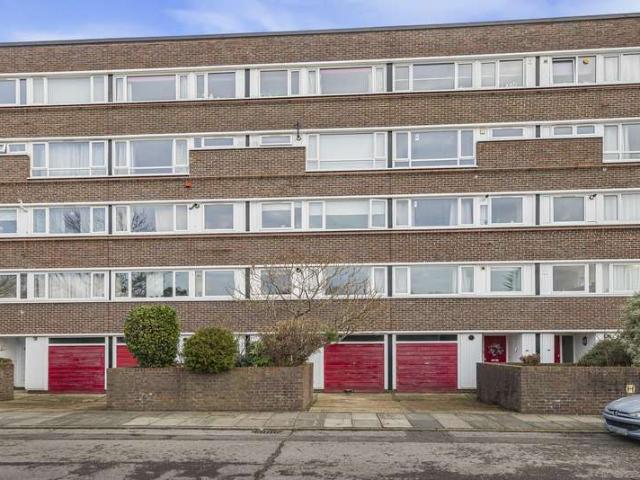 Maisonette for sale in Hayes, Greater London
