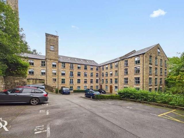Flat for sale in Low Leighton, High Peak