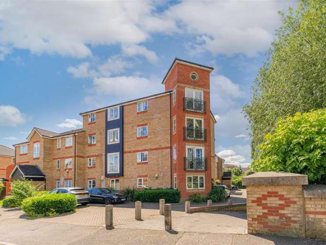 Flat for sale in Enfield Island Village, Greater London