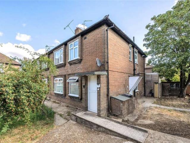 Flat for sale in London Borough of Ealing, Greenford