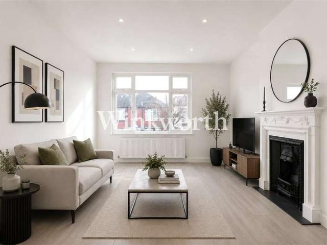 Flat for sale in Palmers Green, Greater London