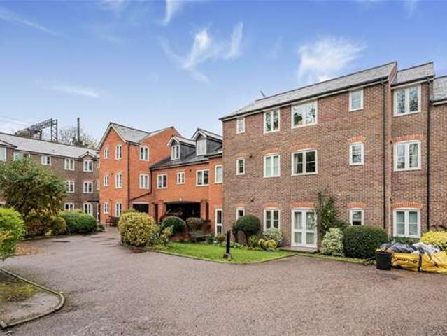 Flat for sale in Southdown, St Albans