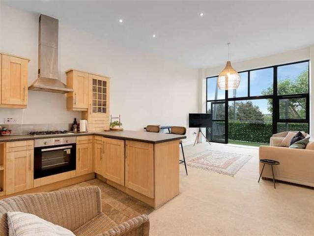 Flat for sale in London Borough of Southwark, Greater London