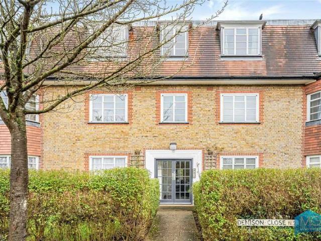 Flat for sale in Finchley, Greater London