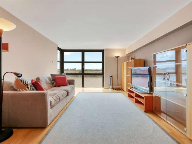 Flat for sale in Ratcliffe, Limehouse
