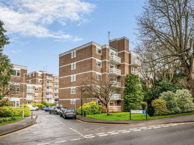 Flat for sale in Surbiton, Greater London