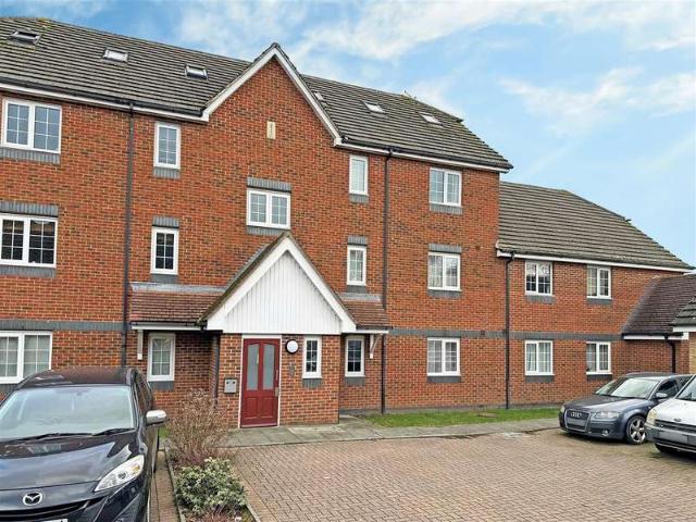 Flat for sale in Red Hill, Surrey