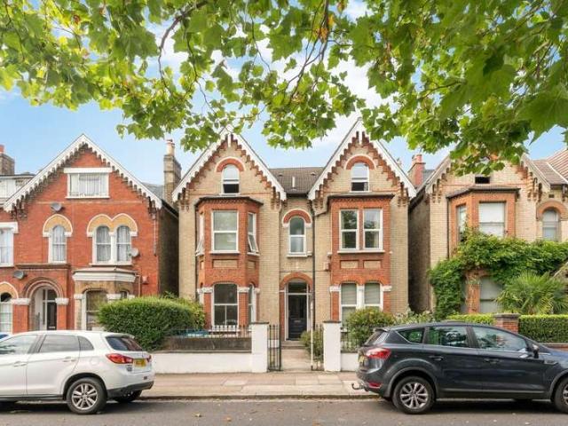 Flat for sale in Nunhead, Greater London
