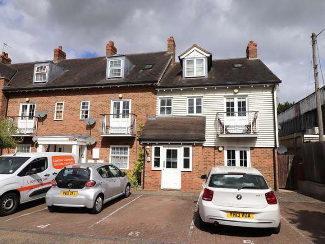 Flat for sale in Old Town, Shephall