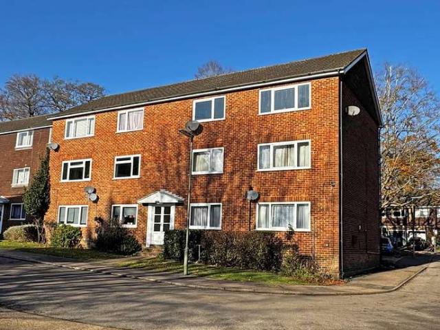 Flat for sale in Red Hill, Surrey