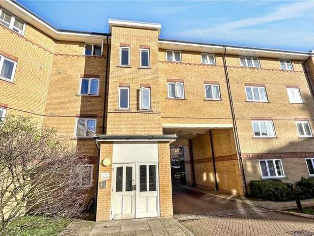 Flat for sale in Royal Borough of Greenwich, Greater London