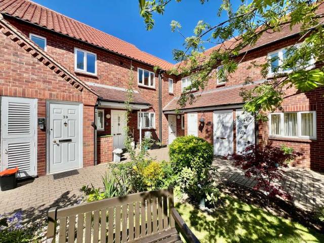 Flat for sale in Grantham, Barholm