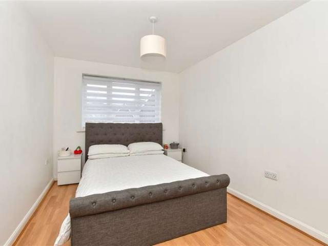 Flat for sale in Oad Street, Kent