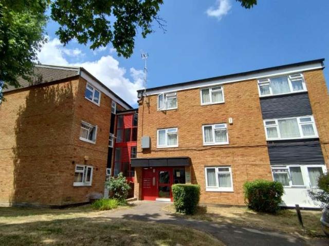 Flat for sale in South Stanmore, Little Stanmore
