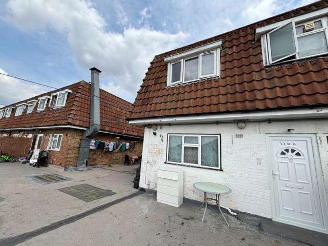 Flat for rent in South Hornchurch, Greater London