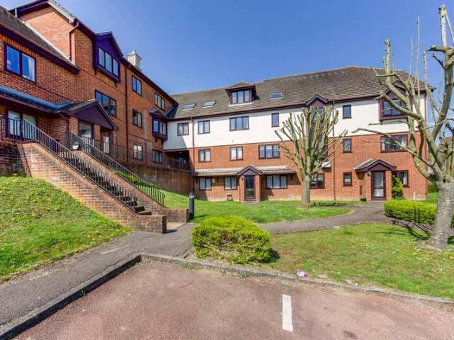 Flat for sale in High Wycombe Community Board, High Wycombe