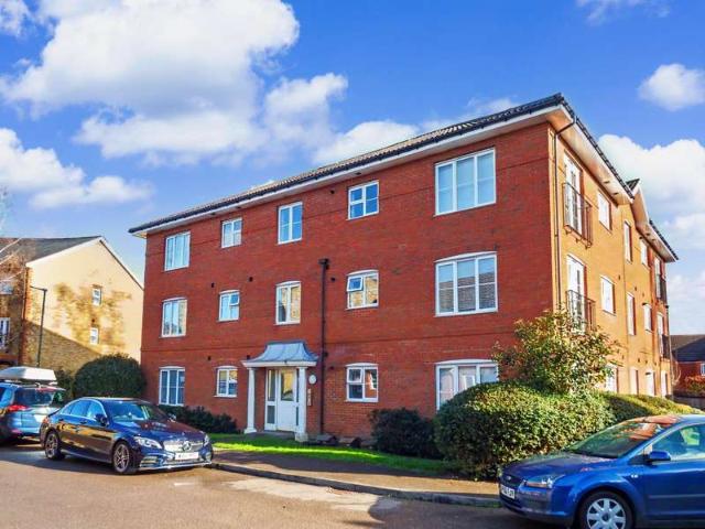 Flat for sale in Great Ashby, King's Walden