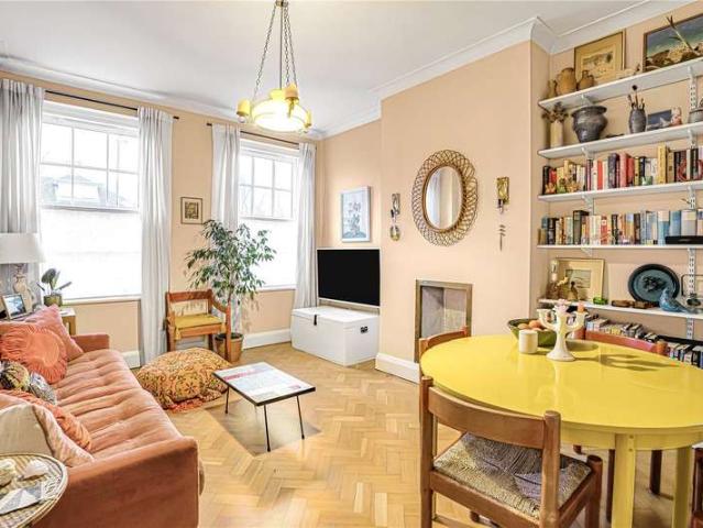 Flat for sale in Cockfosters, Greater London