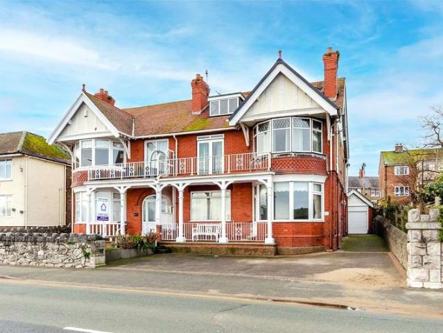 Flat for sale in Colwyn Bay, Wales