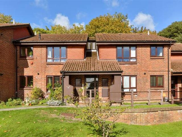 Flat for sale in Wallands Park, Lewes