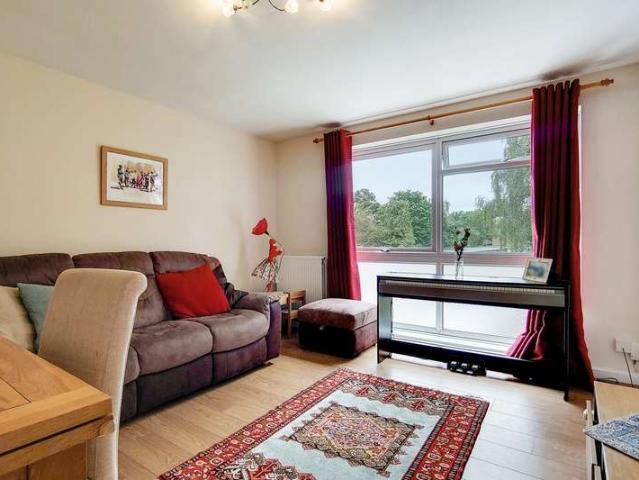 Flat for sale in London Borough of Ealing, Greater London